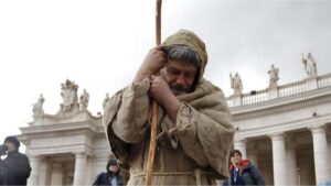 La historia del misterioso monje que estuvo en la asunción de Francisco y reapareció 12 años después