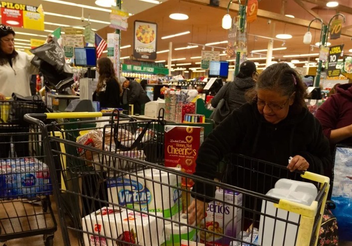 La inflación en Estados Unidos bajó una décima en abril, hasta el 2,3 % interanual