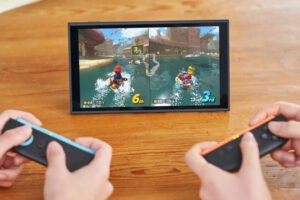 La nueva Nintendo Switch 2 está a punto de aterrizar, y en xtralife la puedes reservar en un interesante pack acompañada de dos juegazos