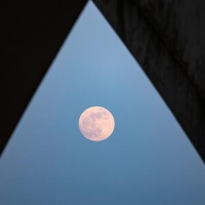 La próxima luna llena será una luna de fresa: ¿Cuándo ocurrirá y por qué se llama así?