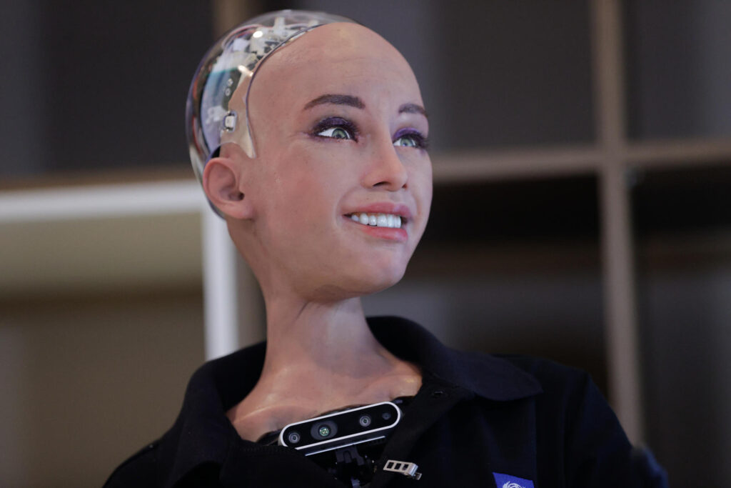 La robot Sophia dice que "cerrar brecha digital y tecnológica" es un reto para el Cono Sur - AlbertoNews
