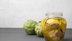 La sencilla receta cargada de proteínas para transformar un bote de alcachofas en un plato exquisito