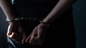 Le dicen 'Gardel' y presuntamente habría extorsionado a artistas de la música en Valle: simulaba ser un disidente