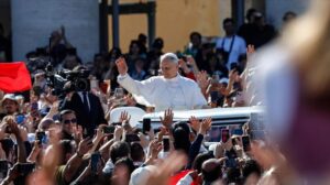 León XIV llama a la unión de la Iglesia contra el odio y un sistema que "margina y explota"