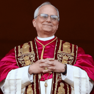 León XIV: quién es el nuevo papa Robert Francis Prevost y en qué se diferencia del papa Francisco
