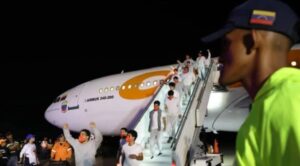 Llegan a Venezuela 195 migrantes deportados de EE.UU.