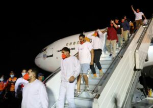 Llegan más deportados de EE.UU.