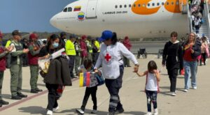 Llegan procedentes de México 315 venezolanos en nuevo vuelo