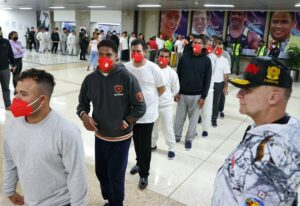Llegaron 195 migrantes deportados de EEUU
