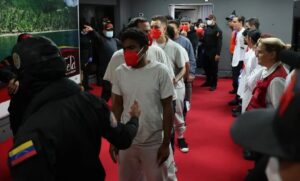 Llegó nuevo vuelo con 71 migrantes deportados desde EE.UU.