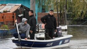 Lluvias dejan más de 2.000 evacuados en varias provincias de Argentina