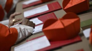 Los cardenales afrontan hoy, 8 de mayo de 2025, su segunda jornada del cónclave, con cuatro nuevas votaciones