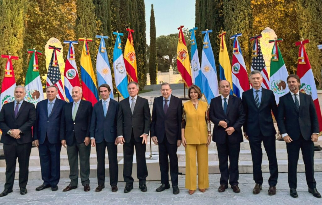 Los comicios del domingo tienen poco de elección y mucho de teatro