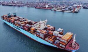 Los exportadores chinos aceleran envíos a los puertos de EEUU para aprovechar la tregua