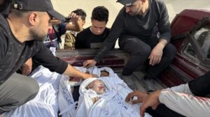 Los palestinos tratan de conmemorar la Nakba, mientras los ataques israelíes contra Gaza no cesan