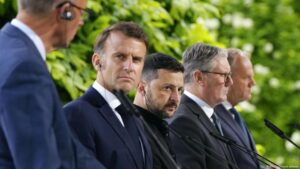 Macron amenaza con más anciones si Rusia no acepta tregua – DW – 14/05/2025