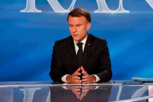 Macron anuncia uno o varios referendos para sacar a Francia de una crisis sin precedentes