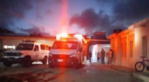 Madre e hijo pierden la vida tras vuelco de camioneta en Falcón