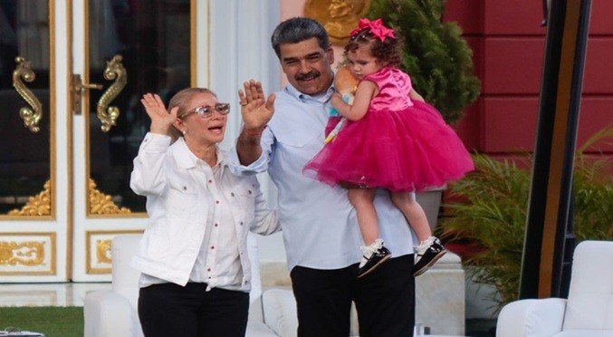 Maduro espalda propuesta para creación del Código de la Familia