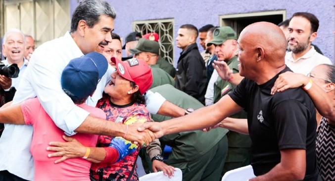 Maduro recorre la ruta turística internacional "La Lucha" en Petare