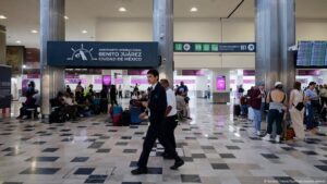 Marcha de maestros bloqueó accesos al aeropuerto de CDMX – DW – 24/05/2025