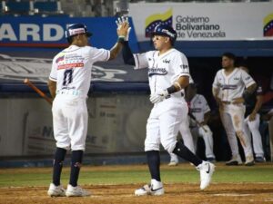 Marineros despertó sobre el final para vencer a Líderes