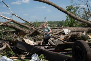 Más de 25 muertos por intensos tornados en EEUU - AlbertoNews
