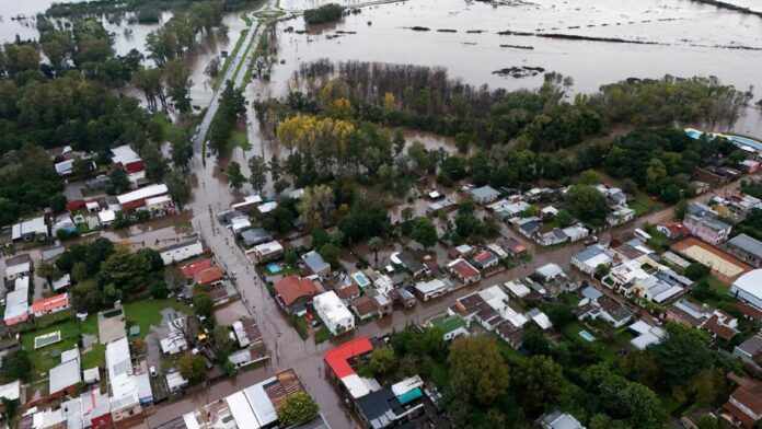 Más de 30 mil evacuados en Buenos Aires por lluvias e inundaciones