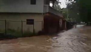 Más de 30 viviendas afectadas por desbordamiento de río en Sucre