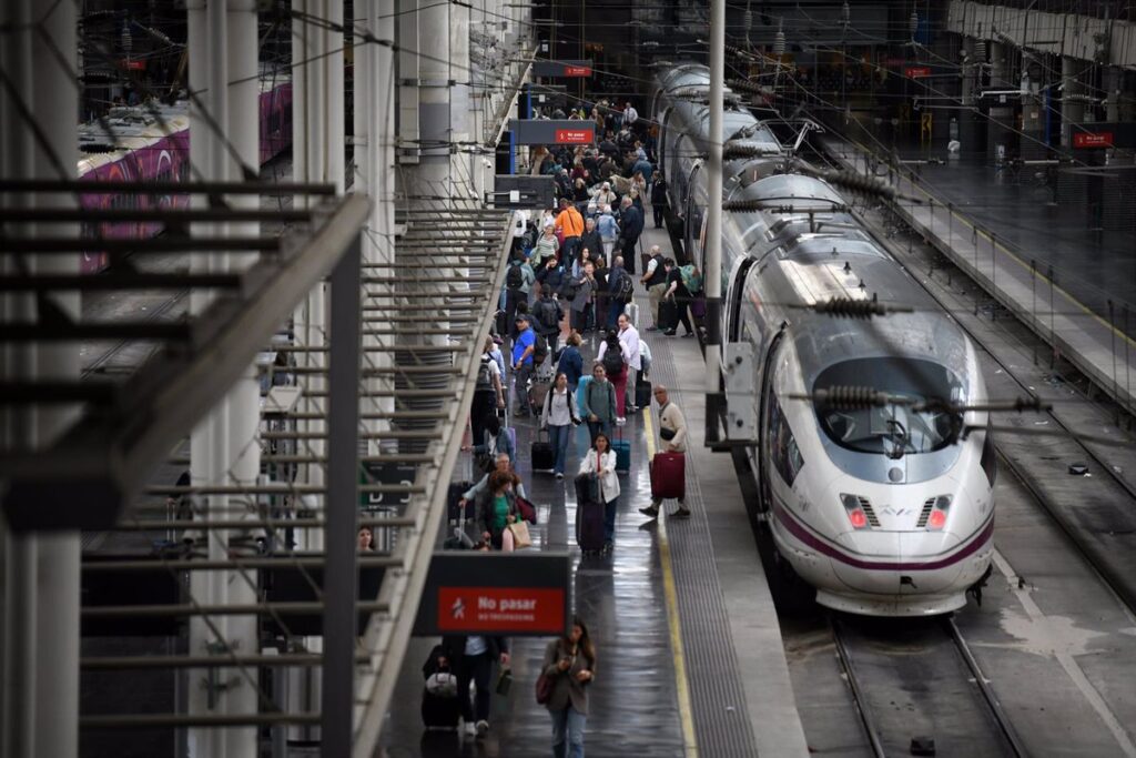Más de 6.300 viajeros afectados en los 18 trenes paralizados por el robo de cable en Toledo