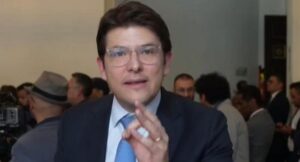 Miguel Uribe relata qué pasó (realmente) en Congreso y que no se vio en TV: "Muy agresivos”