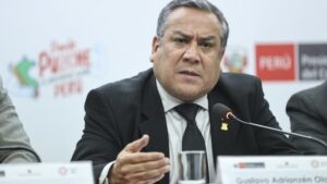 Minería ilegal genera más ingresos ilícitos que narcotráfico en Perú, dice primer ministro - AlbertoNews
