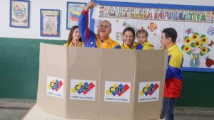 Ministro Cabello asegura que las elecciones se dan “en absoluta calma”