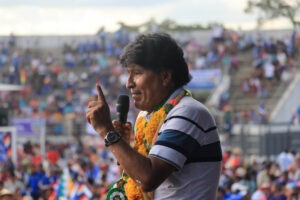 Ministro boliviano advierte a Evo Morales que será arrestado si se inscribe en las presidenciales