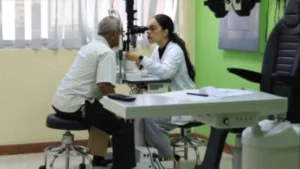 Muestran los primeros lentes fabricados por el Ipasme para los docentes