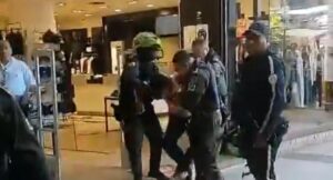 Mujer fue atacada en reconocido centro comercial de Cali; agresor fue capturado