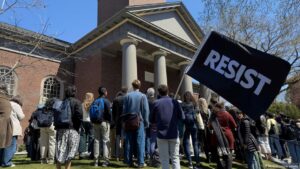 Mundo reacciona a veto a estudiantes extranjeros en Harvard – DW – 23/05/2025