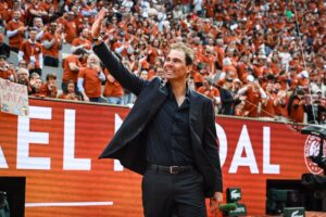 Nadal recibe un homenaje de leyenda en Roland Garros