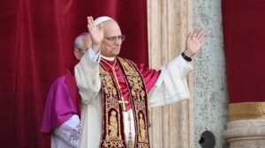 Nuevo papa León XIV, sindicatos de Educación y euríbor a la baja