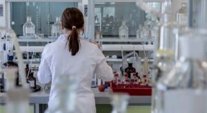 Oncomatryx, más cerca de vender sus fármacos contra el cáncer a grandes farmacéuticas