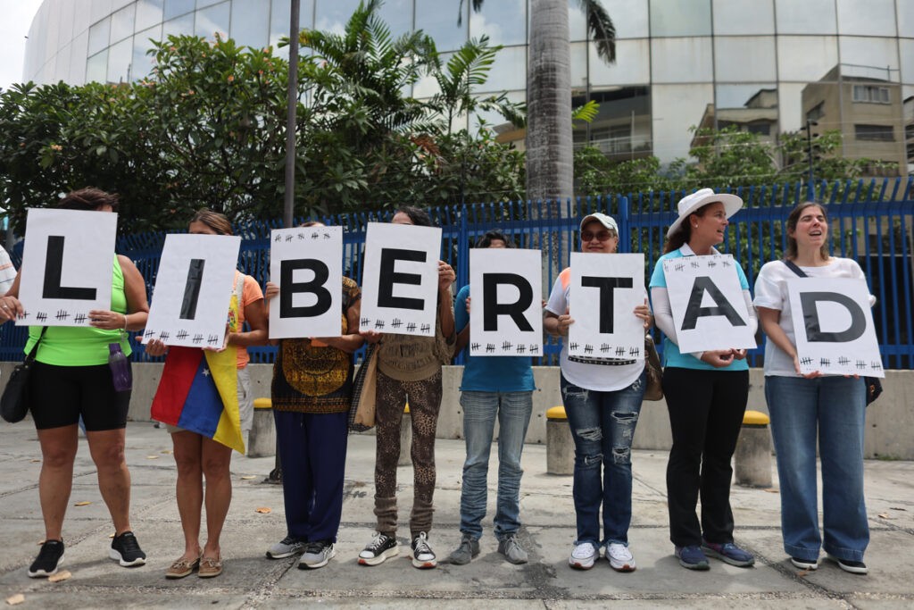 Opositores trabajan en la clandestinidad y con astucia