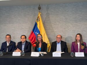 Opositores exasilados en la embajada de Argentina critican a diplomáticos en Venezuela y dicen que las guacamayas siguen volando