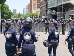 PNB impide avance de movilización de trabajadores en Plaza Venezuela este #1May