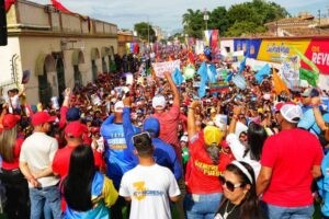 PSUV alardea línea directa de candidatos con Maduro en cierres de campaña en dos estados