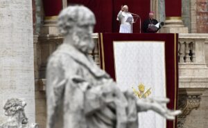 Papa León XIV pide paz justa en Ucrania y que cese el fuego en Gaz