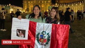 "Para nosotros es como ganar un Mundial": la efusiva reacción de los peruanos en el Vaticano tras el nombramiento de Robert Prevost