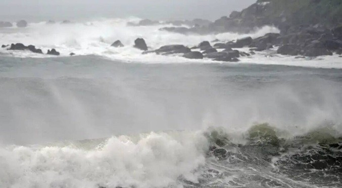 Perú cierra 81 puertos por oleajes de ligera a fuerte intensidad