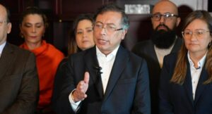 Petro denuncia trampa y por caída de consulta popular y ataca al Senado