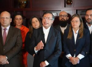 Petro responde desde China tras hundimiento de la consulta popular: “Le corresponde al pueblo decidir”