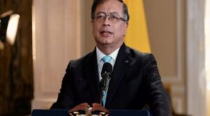 Petro tacha de 'fraude' rechazo del Senado a la consulta popular